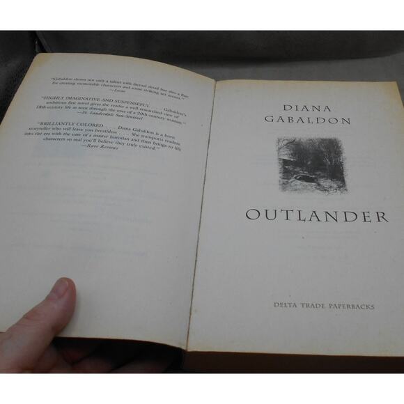 Outlander by Diana Gabaldon 2007  Paperback Good - Picture 6 of 9